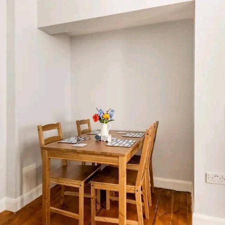The Hideaway, Family Apartment Close To The Beach. ペイントン エクステリア 写真